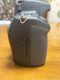 Nikon D700 + grip MB-D10 - 3