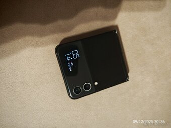 Predám telefón Samsung Z Flip3 5G 8+8GB/128GB - 3