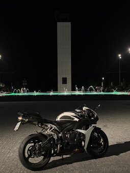 Honda CBR 600 RR 2009 - 3