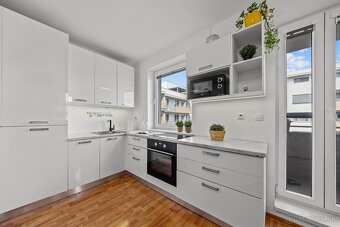 ŠTÝLOVÝ 3-IZBOVÝ BYT S PRIESTRANNÝM BALKÓNOM - 3