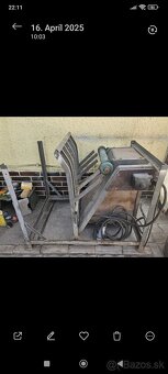 Cirkulár na palivové drevo s podávacím košom a pracovným sto - 3