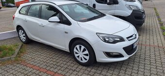 Opel Astra Sports Tourer 1.6.CDTI ročník 2015 - 3