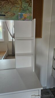 Kozmeticky stolik - 3