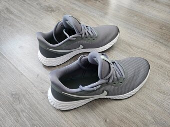 Nike Performance Revolution 5 42.5 - 3