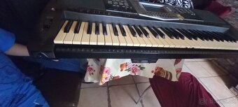 Predam klavir yamaha psr1000 - 3