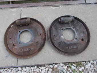 Predam diely pre neznameho veterana Skoda zadny brzd stit - 3
