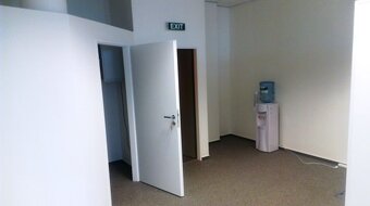 Samostatný kancelársky celok 107m² v blízkosti letiska na pr - 3