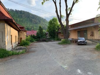 Areál so skladmi, dielňami a domom Liptovský Hrádok 2600 m² - 3