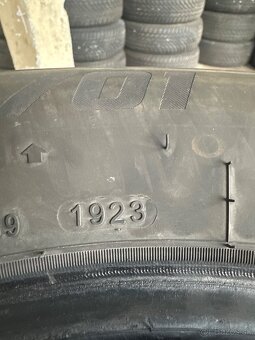 215/60R16 - 3