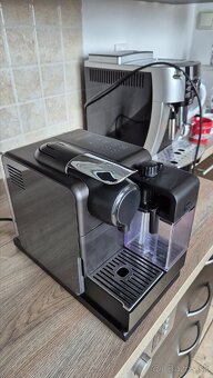 Pekný kávovar DeLonghi Nespresso Lattissima Touch - 3