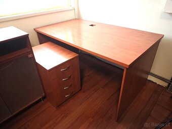 Kancelársky nábytok, stôl a skrinky - 3