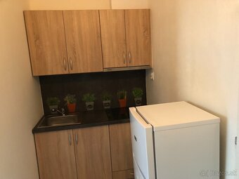 Prenajmem garsónku Piešťanská 4, Trenčín (budova Pošty) - 3