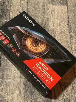 Predám grafickú kartu GIGABYTE AMD Radeon RX 6700 XT - 3