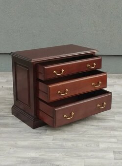 Komoda s 3 zásuvkami. - 3