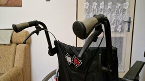 Invalidný vozík odľahčený s brzdou pre obsluhu - 3