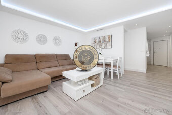 Lukratívny apartmán 4+1 s balkónom Torrevieja-Španielsko - 3