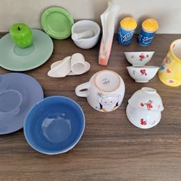 Porcelánové šálky Disney, solničky, mažiarik... - 3