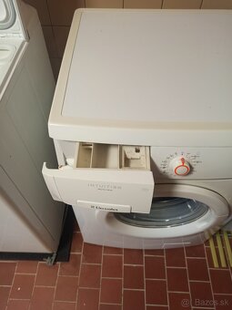 Pračka electrolux 5kg prádla - 3