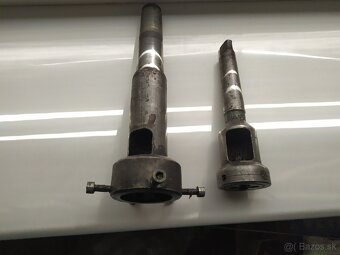 Držiaky na závitníky a závitové očká, - 3