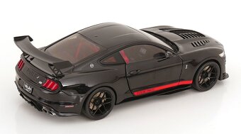 Ford Mustang Shelby GT500 Black 2022 - 1:18 Solido - 3