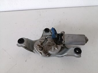 motorcek stieracov zadny hyundai i30 98700a5000 40€ - 3