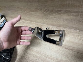 Chromovaný bočný držiak ŠPZ pre motocykle - 3