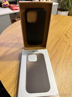 Predam kožený obal Nomad Green Chrome – iPhone 16 Pro - 3