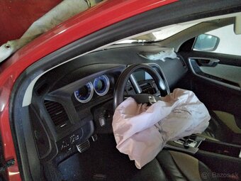 Predám havarované Volvo xc60 - 3
