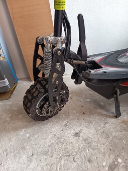 Predám elektrický Nitro scooter zo sedadlom - 3