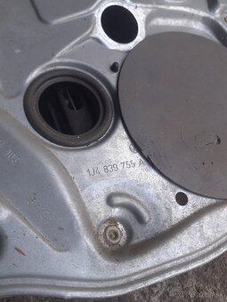 Golf 4 mechanizmus okna Z.Ľ 25025 - 3
