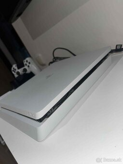 🎮 PlayStation 4 Slim 500 GB – 2 ovládače + nabíjacia stanic - 3