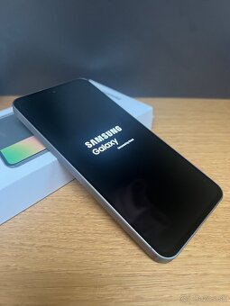 Predám SAMSUNG GALAXY A56 5G 256GB, ZARUKA SK 2R, TOP - 3