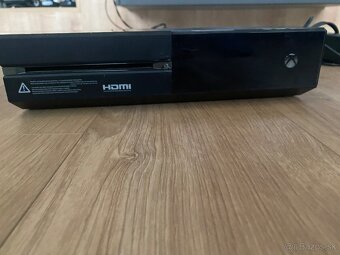 Xbox one +hry+ 2 ovládače - 3