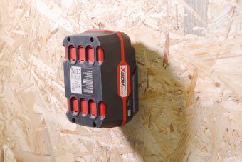 Držiaky batérií Parkside PAP 20 na stenu alebo policu - 3