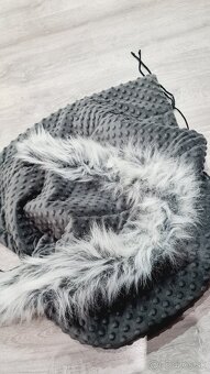 Predám obojstranný uni handmade fusak - nánožník + kožušinka - 3