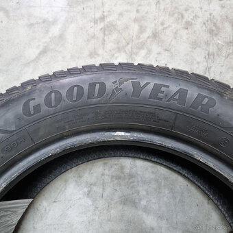 Zimné pneumatiky 235/55 R17 GOODYEAR DOT4920 - 3