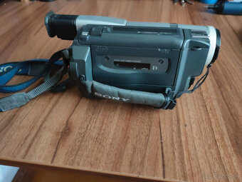 videokamera SonyDCR-TR8100E Digital 8 - 3
