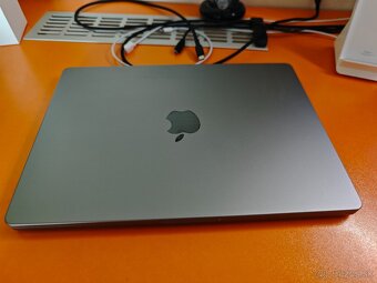 Predám MacBook Pro 14" M2 PRO 16GB / 1TB - 3