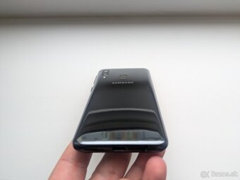 Samsung A20e v TOP stave - 3