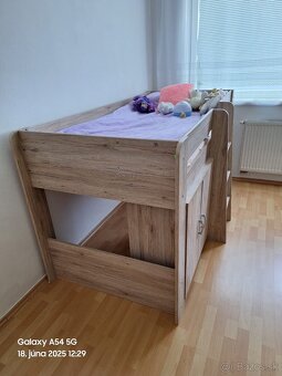Posteľ so skrinkou - 3
