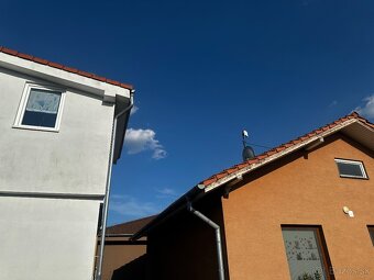 Moderný 3-izbový dom s veľkým pozemkom, bazénom a hosťovským - 3