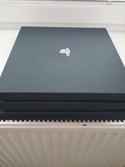 PS4 Pro 1TB TOP stav + Gran Turismo 7 - 3