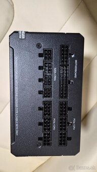 Corsair RM1000e - 3
