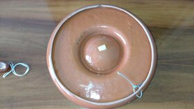 Závesný tanier vyrobený z keramiky. - 3