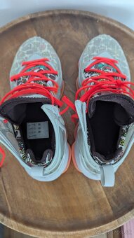 Nike LeBron Fast Food DC9339-01 - 3
