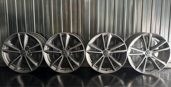 #13 Elektróny originál VW r17 - 3