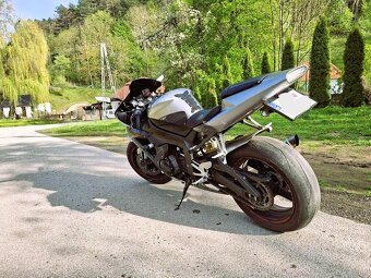 Yamaha R1 - 3