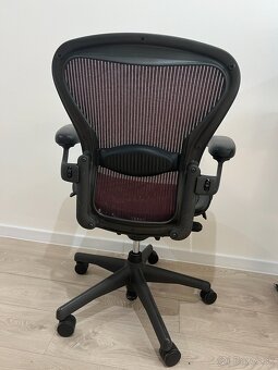 Herman Miller Aeron - 3