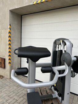 Technogym Selection Glute stroj - 3