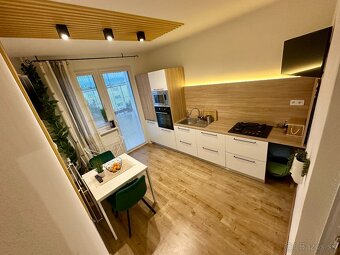 Predám 3i zrekonštruovaný, kompletné zariadený byt v CENTRE - 3
